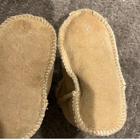 Ugg baby boots 0-6month - Picture 2 of 3